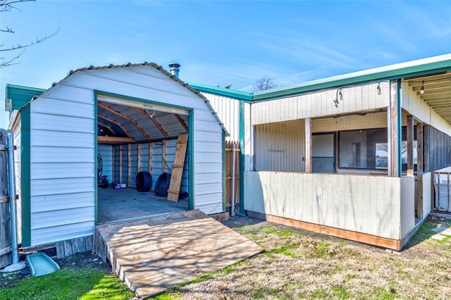 Building Photo - 422 FM 6