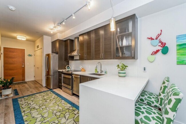 Building Photo - VIK Condominiums - 1 bedroom