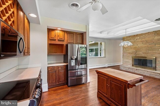 Building Photo - 8106 W Boulevard Dr