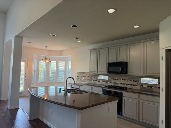 Building Photo - 8373 Brightside Ln