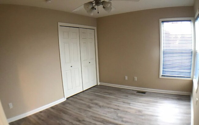 Building Photo - 208 Redbud Dr