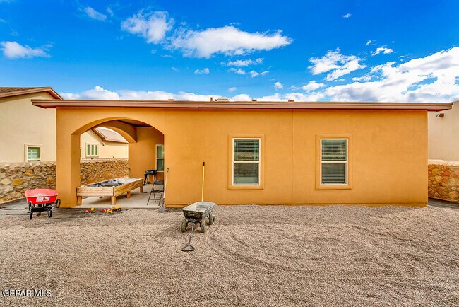 Building Photo - 14677 Rockbridge
