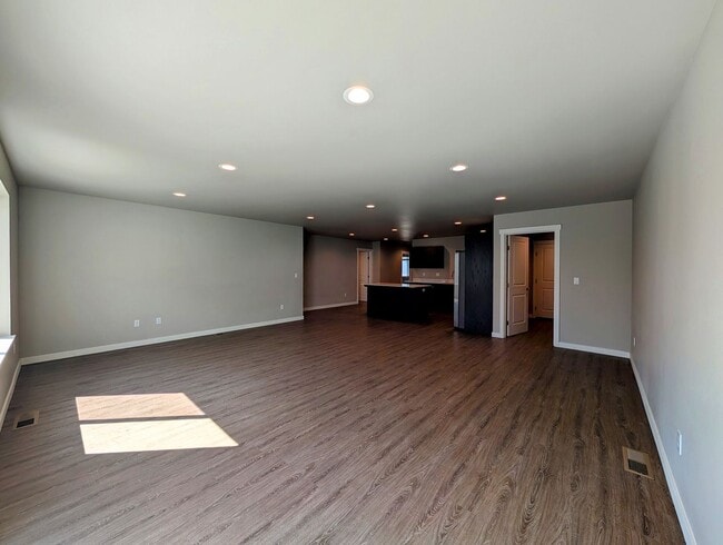 Building Photo - Charming 3-Bed, 2-Bath Home w/ Fenced Yard & W/D!