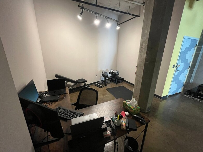 Building Photo - 201 Hull St