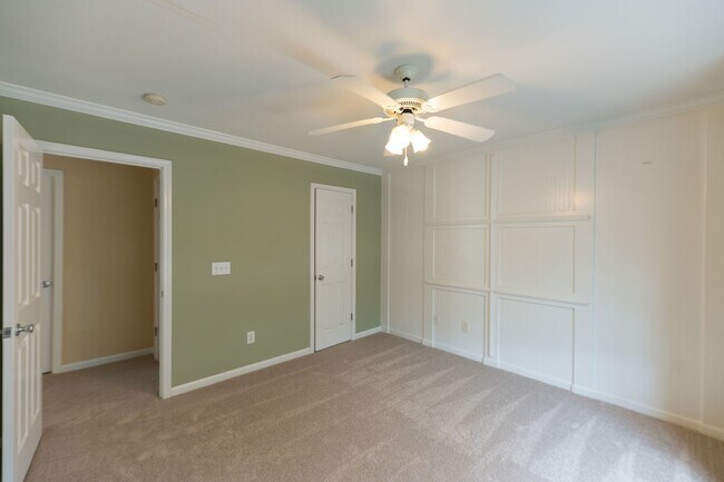 Building Photo - 111 Goldfinch Ave