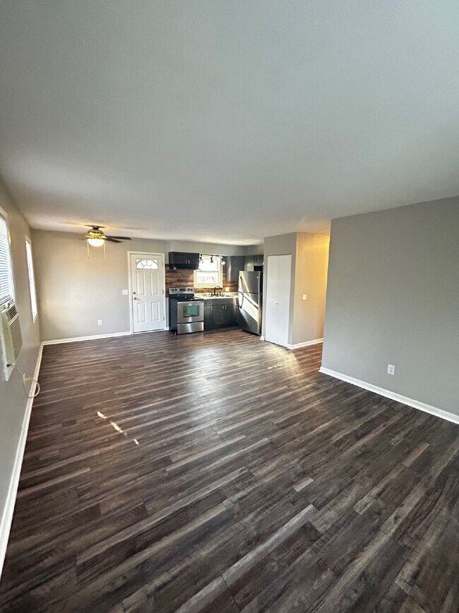 Building Photo - Newly Remodeled 3 Bedroom 1 Bathroom with ...