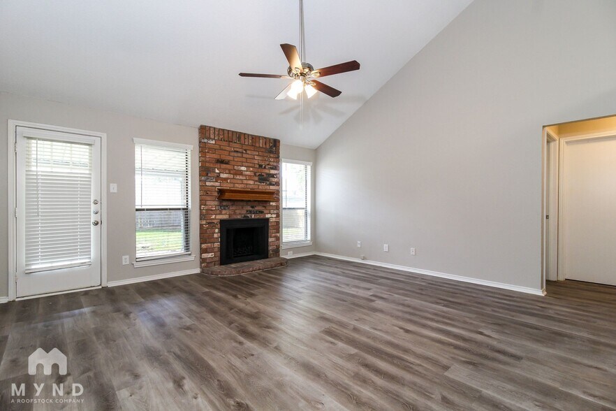 Building Photo - 6602 Glen Falls Dr