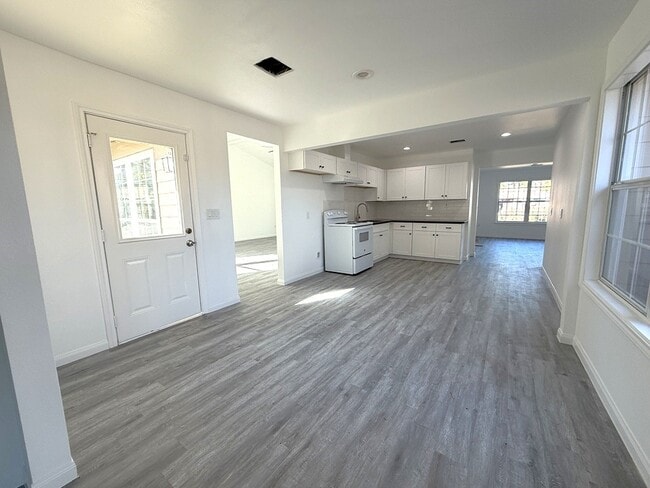 Building Photo - 7430 Claiborne St