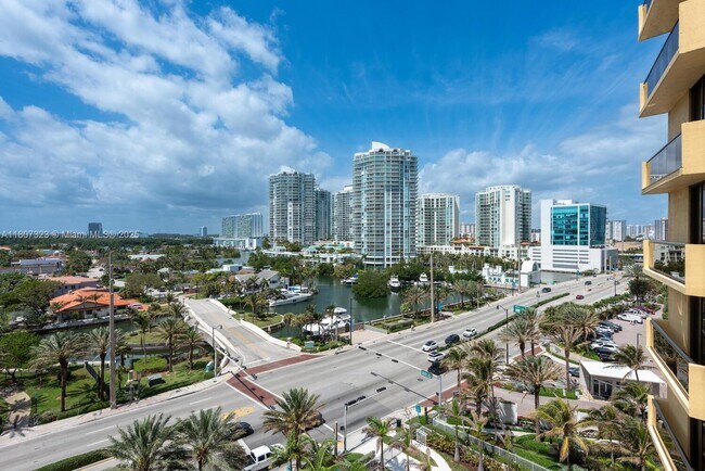 Building Photo - 16275 Collins Ave