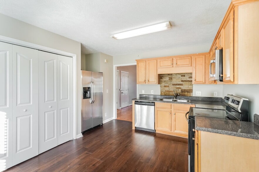 Building Photo - 8009 Maggie Ct