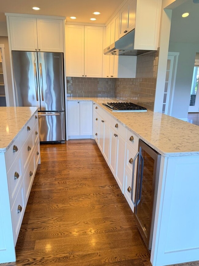 Building Photo - Luxury, golf course living with VIEWS! 3+ bed, 3 bath, three car garage and so much more!