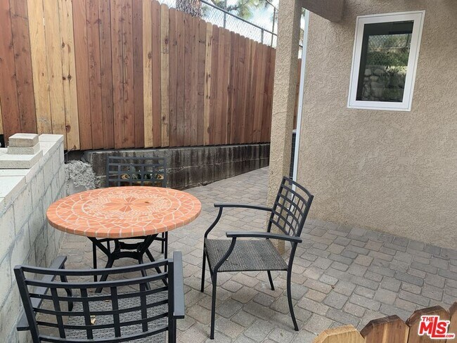 Building Photo - 2700 Los Olivos Ln