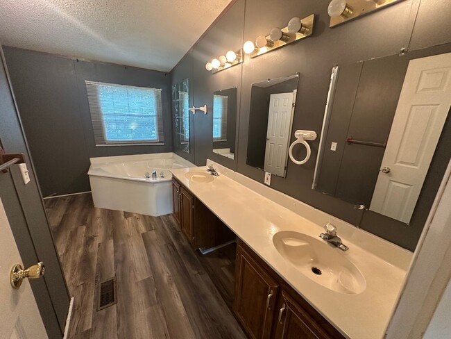 Building Photo - 16521 Timberwood
