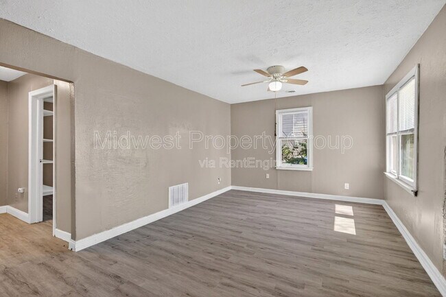 Building Photo - 8921 Higginson Ave