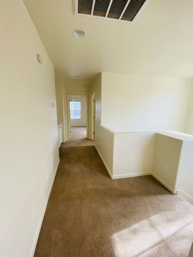 Building Photo - Westlake Winner... Walk to Parks & Schools 3 Bedroom 2.5 Baths
