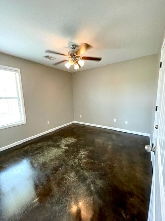 Building Photo - 3 bed / 2 bath in Pocahontas
