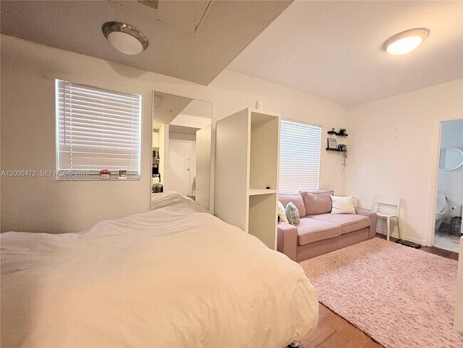 Building Photo - 1542 Drexel Ave