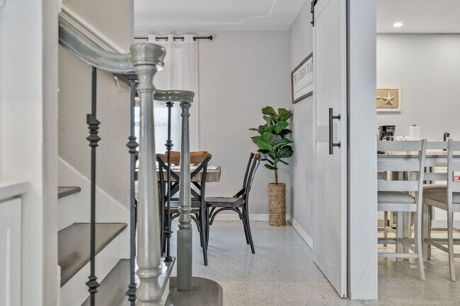 Building Photo - 366 W Osceola Ln