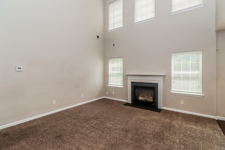 Building Photo - 12201 Palomar Dr