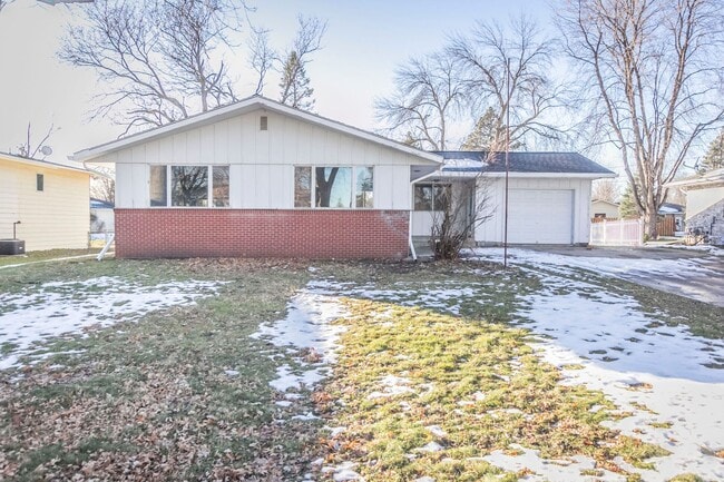 Primary Photo - Spacious 3 Bedroom 1 Bathroom