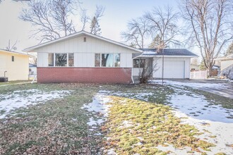 Building Photo - Spacious 3 Bedroom 1 Bathroom