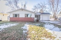 Building Photo - Spacious 3 Bedroom 1 Bathroom