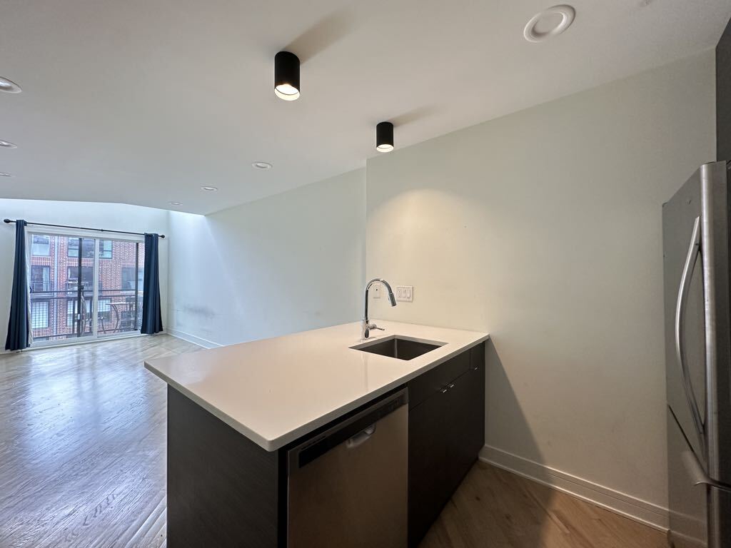 Building Photo - 843 W Grace St