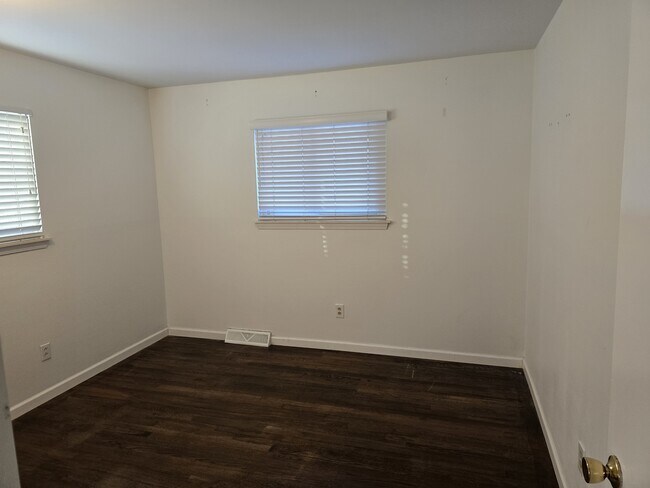 Building Photo - 1111 N Kenwood Ave