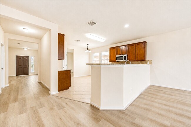 Building Photo - 7419 Sabinal Creek Dr