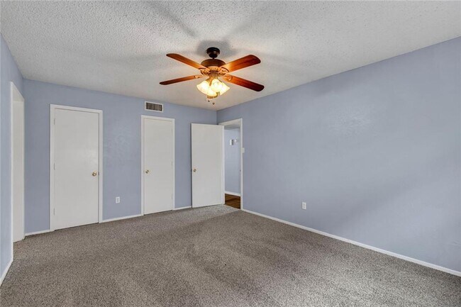 Building Photo - Nice 3 Bedroom, 2 Full Bath Home Located in SW Ft. Worth!