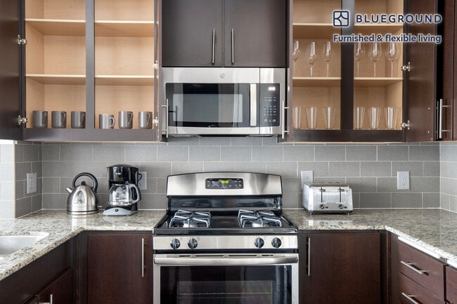 Building Photo - 5550 Grosvenor Blvd