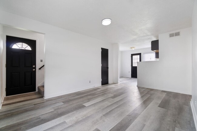 Primary Photo - Coming Soon! 4-Bedroom Townhouse in Scenic...