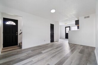 Building Photo - Coming Soon! 4-Bedroom Townhouse in Scenic...