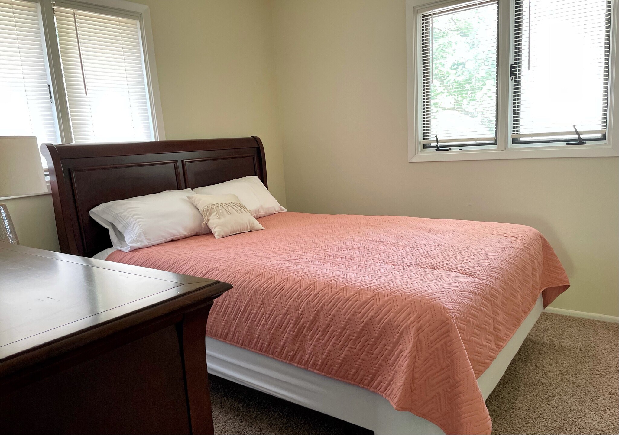 Building Photo - 1420 Sierra Dr NE