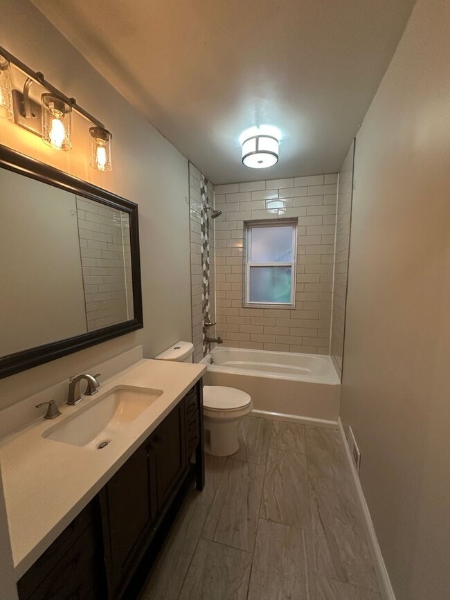 Building Photo - 8518 S Bennett Ave