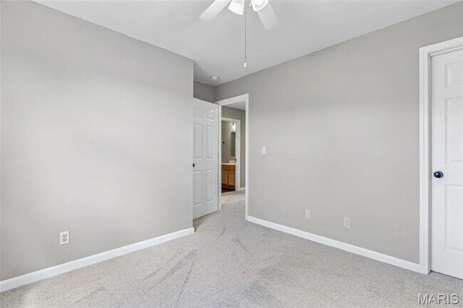 Building Photo - 489 Shade Tree Ln