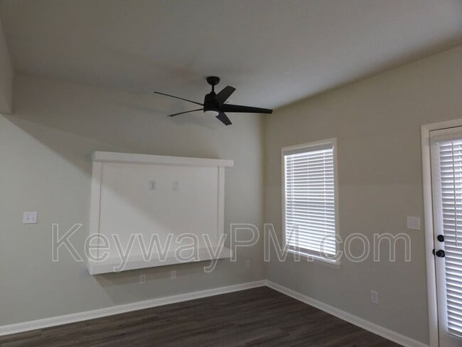 Building Photo - 877 Felix Way