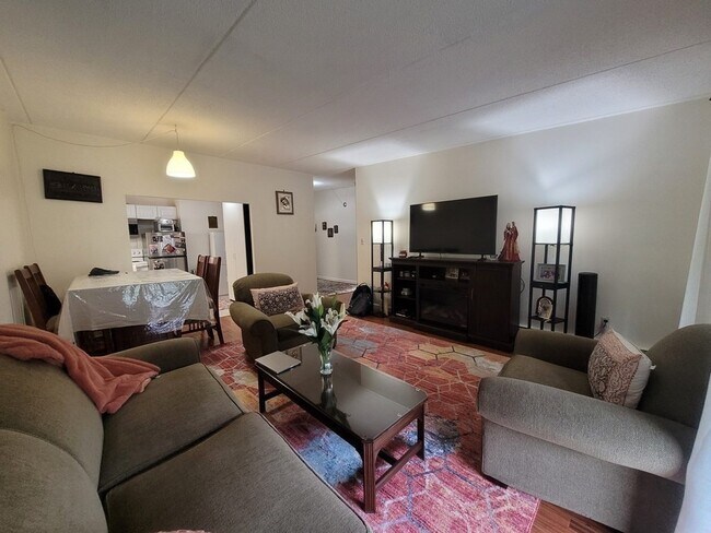 Building Photo - 80 N Warren St