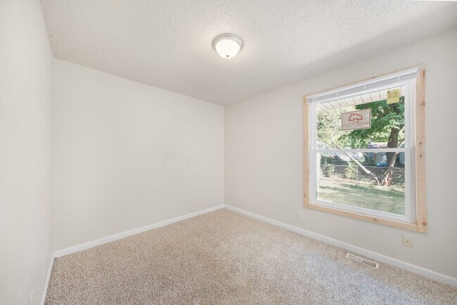 Building Photo - 3 BED / 1 BATH HOUSE IN URBANA WITH IN-UNI...