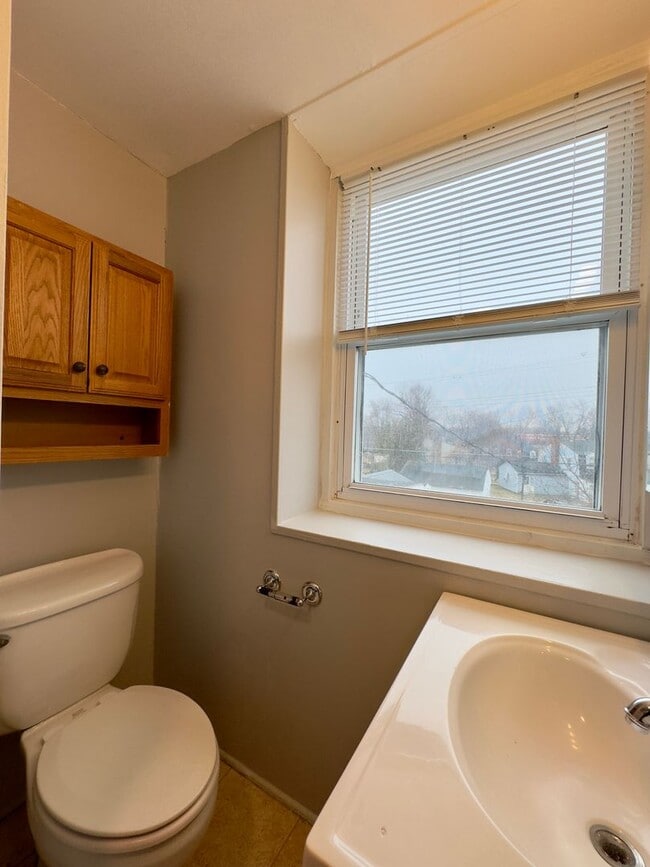 Building Photo - Charming 3 Bed/1.5Bath in Parkville, MD!