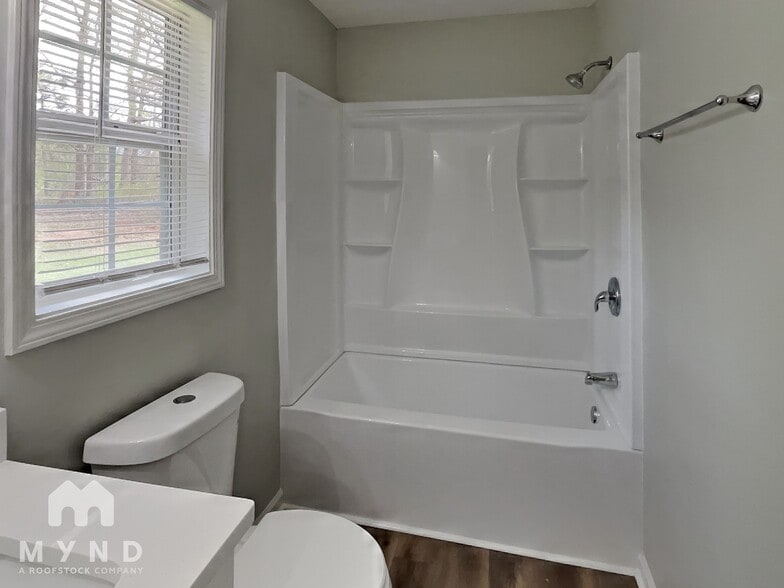 Building Photo - 140 Pebble Ridge Dr