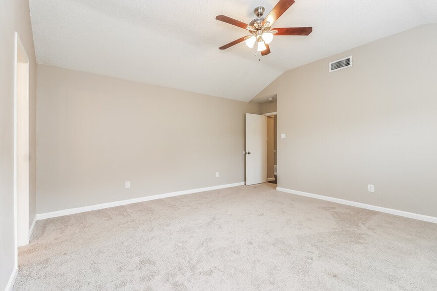 Building Photo - 4213 Claremont Dr