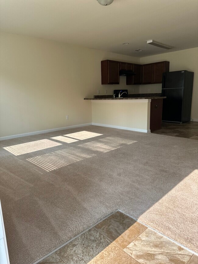 Building Photo - 2421