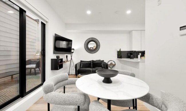 Building Photo - Modern Fully furnished 2 bed Unit