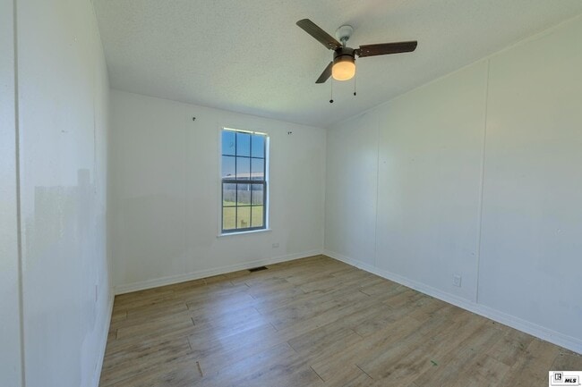 Building Photo - 205 Par Rd 2226