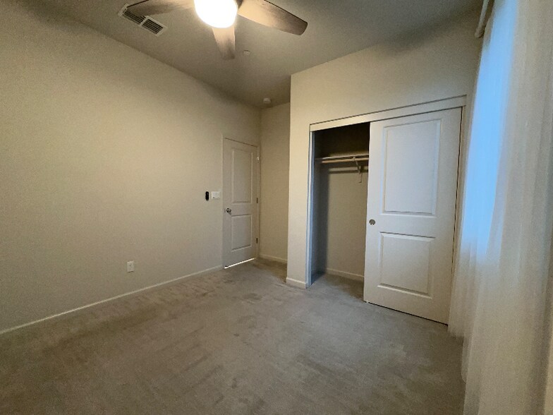 Building Photo - 2375 Creekview Dr