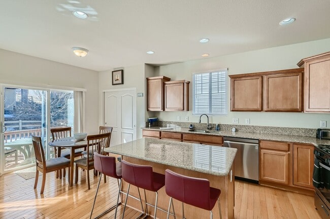 Building Photo - 5 Bedroom in Anthem Highlands