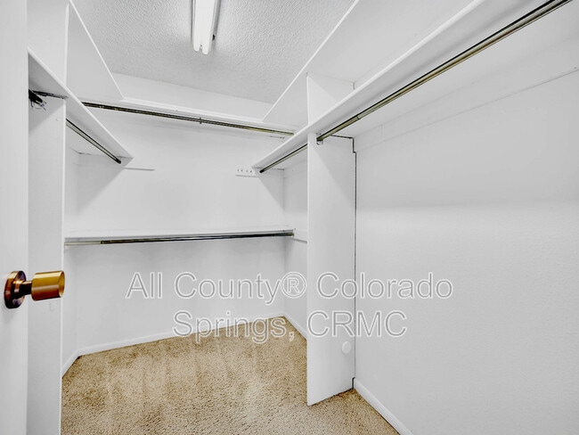 Building Photo - 411 Lakewood Cir