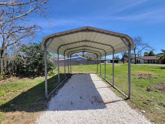 Building Photo - 413 S Market St