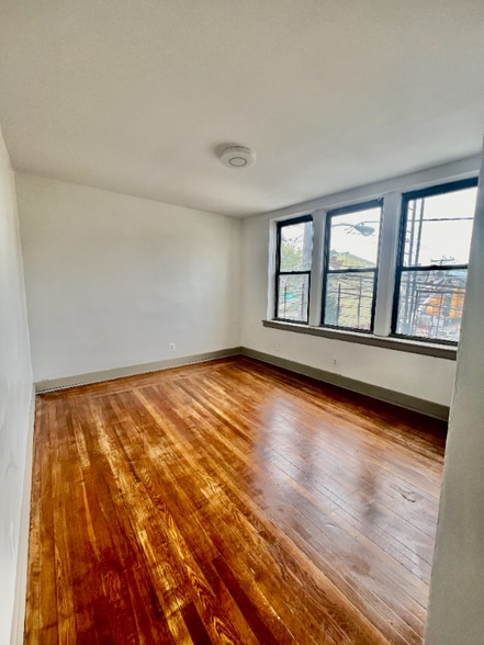 Building Photo - 354 Bergen Ave